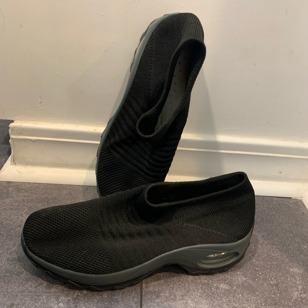 EUC Slip-on Air Cushioned Sneakers